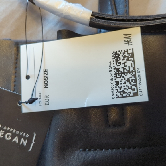 NWT H&M large tote shopper. Vegan leather. Black - Picture 3 of 3